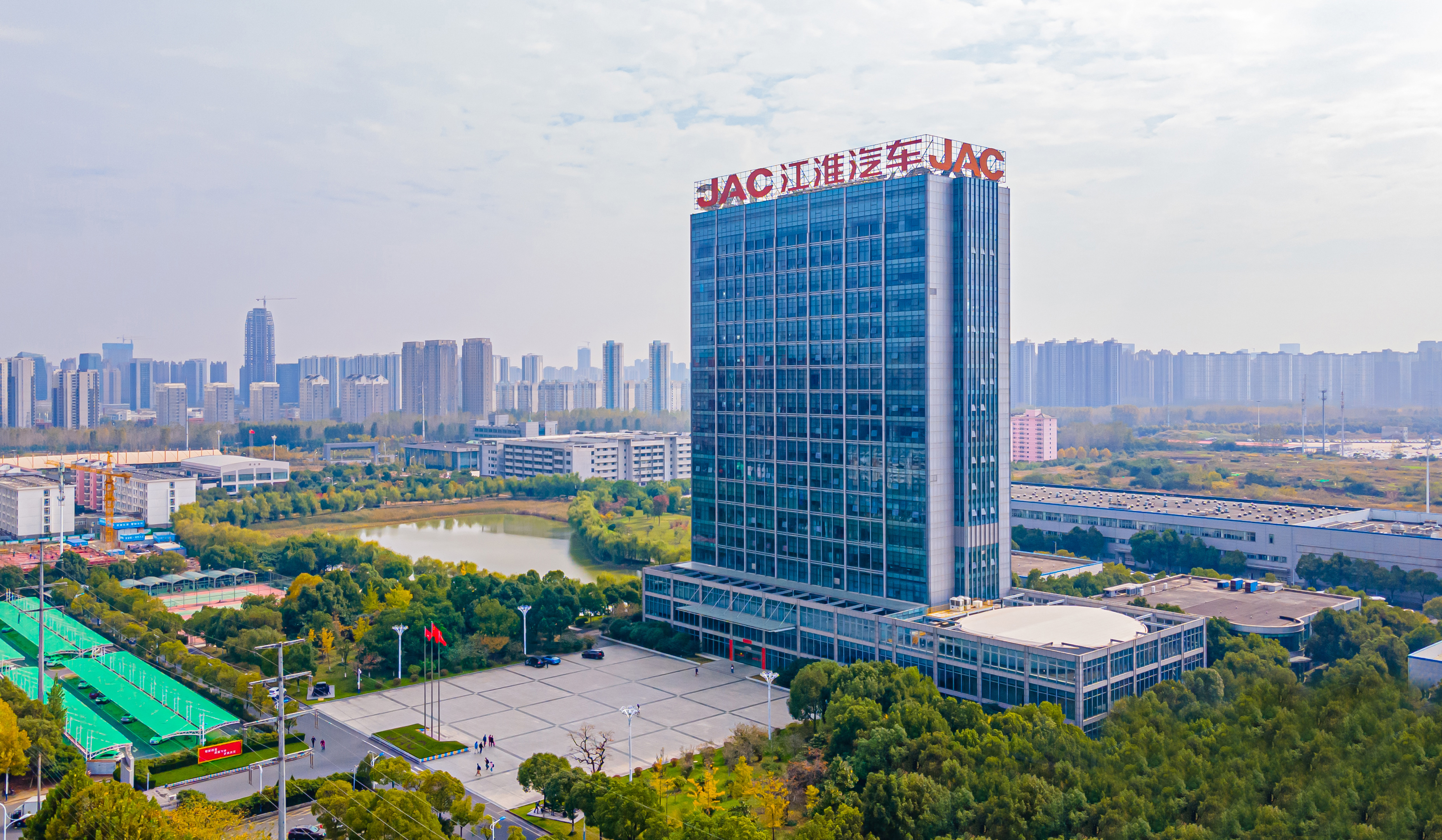 献礼60周年，品牌一连向上！尊龙d88旗舰厅连获多项品牌殊荣